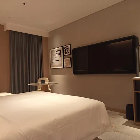 Elong Hotel Jakarta PIK-2